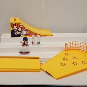 Tech Deck Dude Evolution Bowl A Dude Playset